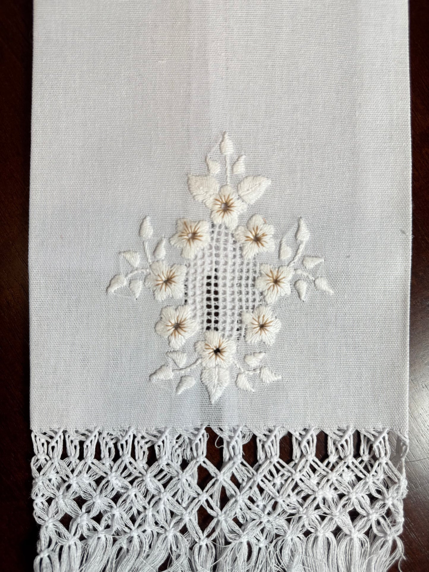 Toalha de Lavabo Passira com Macramê Bordado Branco