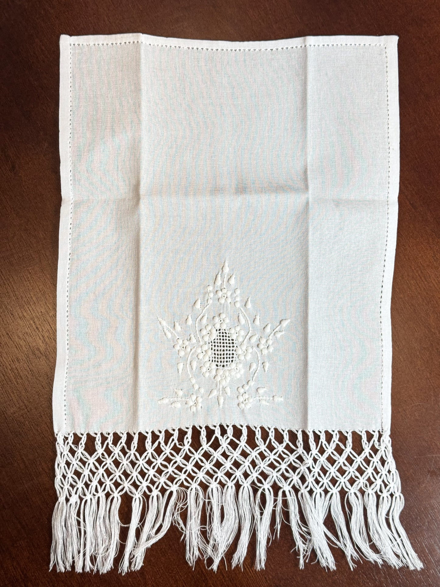 Toalha de Lavabo Passira com Macramê Bordado Branco