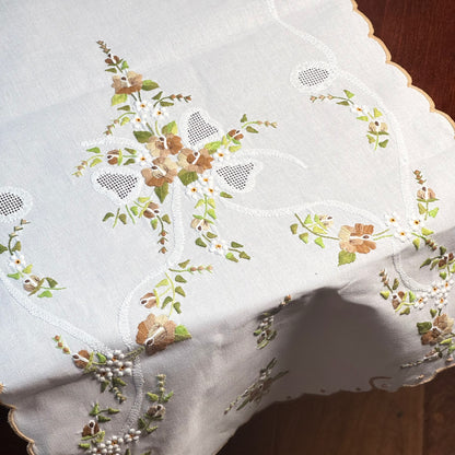 Caminho de Mesa Passira 2,15m Linho Branco Floral