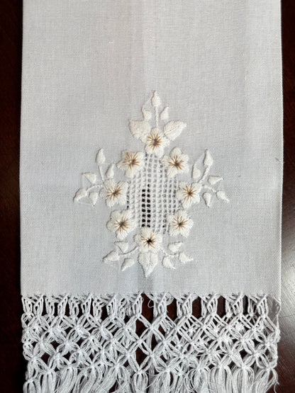 Toalha de Lavabo Passira com Macramê Bordado Branco