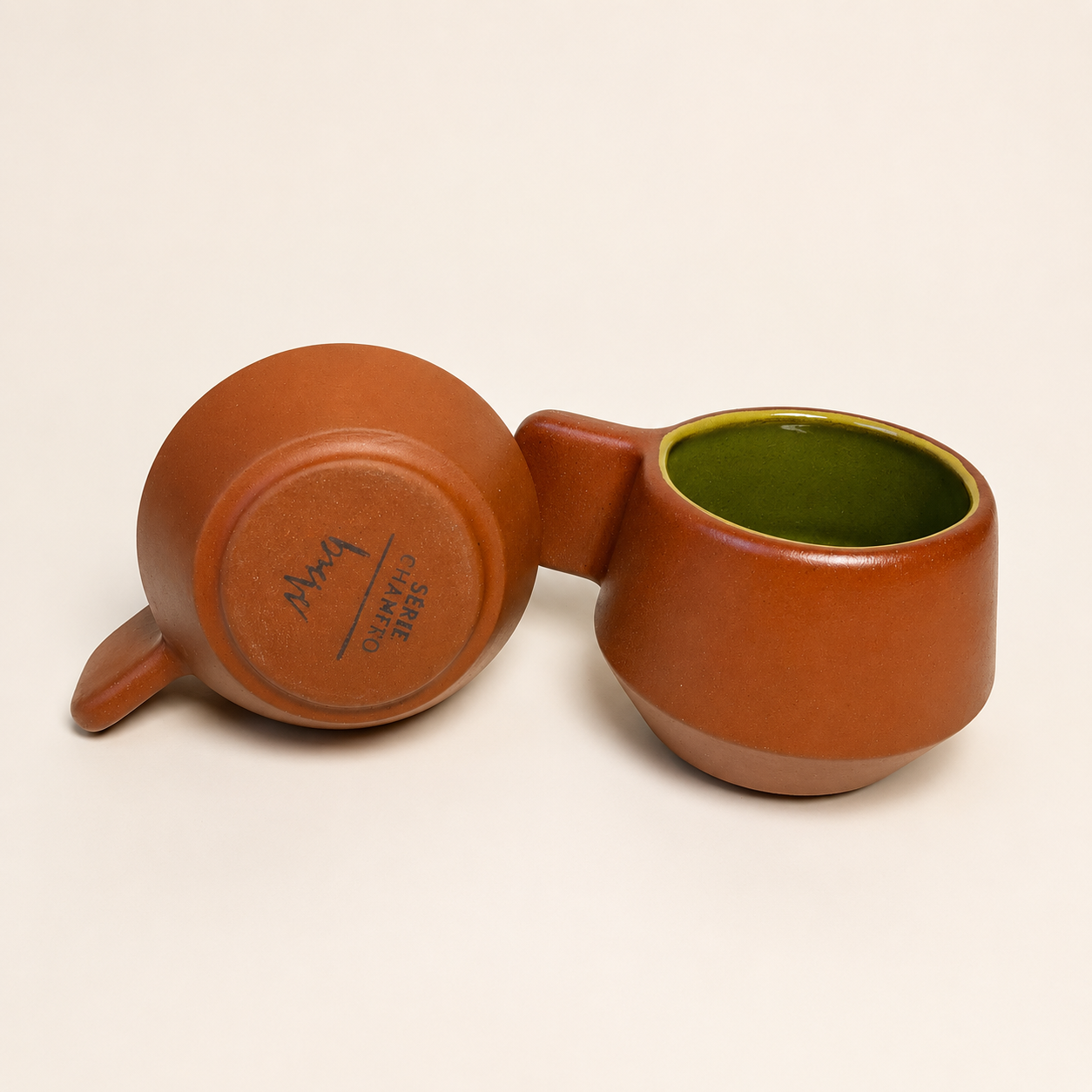 Mini Xícara Chanfro Terracota com Interior Verde — 80 ml